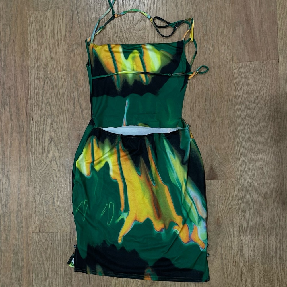 Green patterned dress - Picture 3 of 3